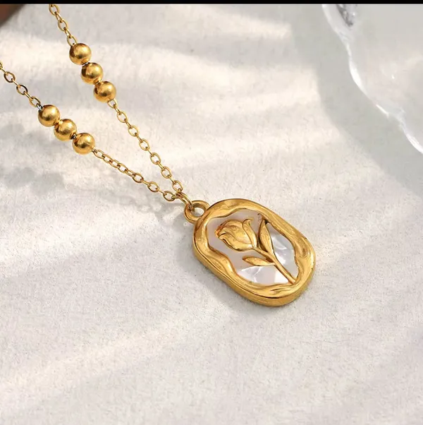 Golden_Stainless_Steel_And_Hypoallergenic_Coating_Necklace_For_Women